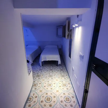 Luxury Vista Mare Ad Acciaroli 度假居 *