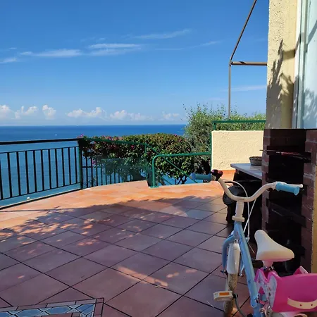Luxury Vista Mare Ad Acciaroli 度假居 *