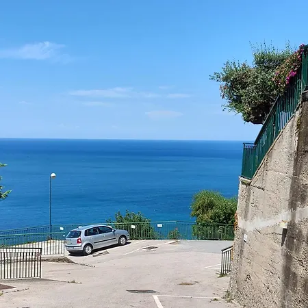 Luxury Vista Mare Ad Acciaroli 度假居 *