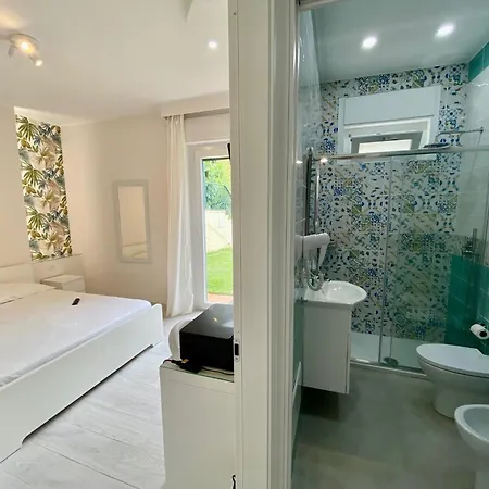 Luxury Vista Mare Ad Acciaroli 度假居 *